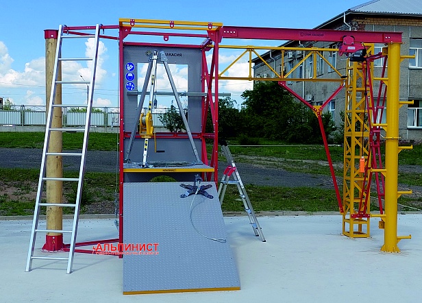 г. Черногорск. С целью обеспечения безопасной работы своих сотрудников ООО "ХУЭК-ХАКАСИЯ" установила тренировочный полигон "Альпинист 02-02" для повышения навыков специалистов